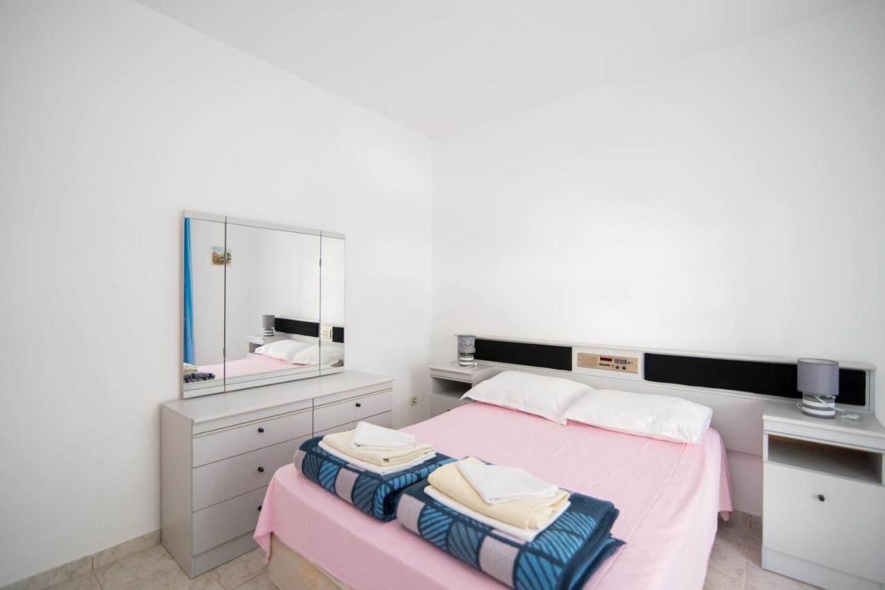 Apartments Pinija Supetar Ngoại thất bức ảnh