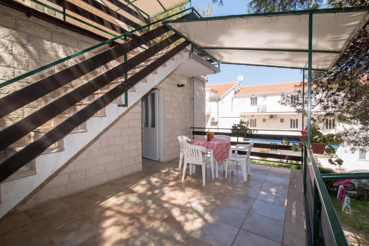 Apartments Pinija Supetar Ngoại thất bức ảnh