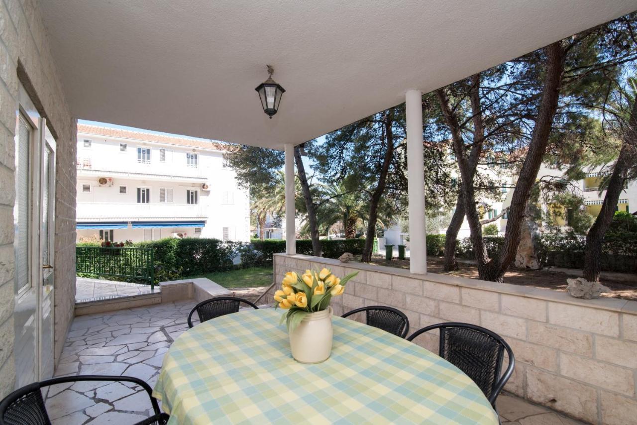Apartments Pinija Supetar Ngoại thất bức ảnh