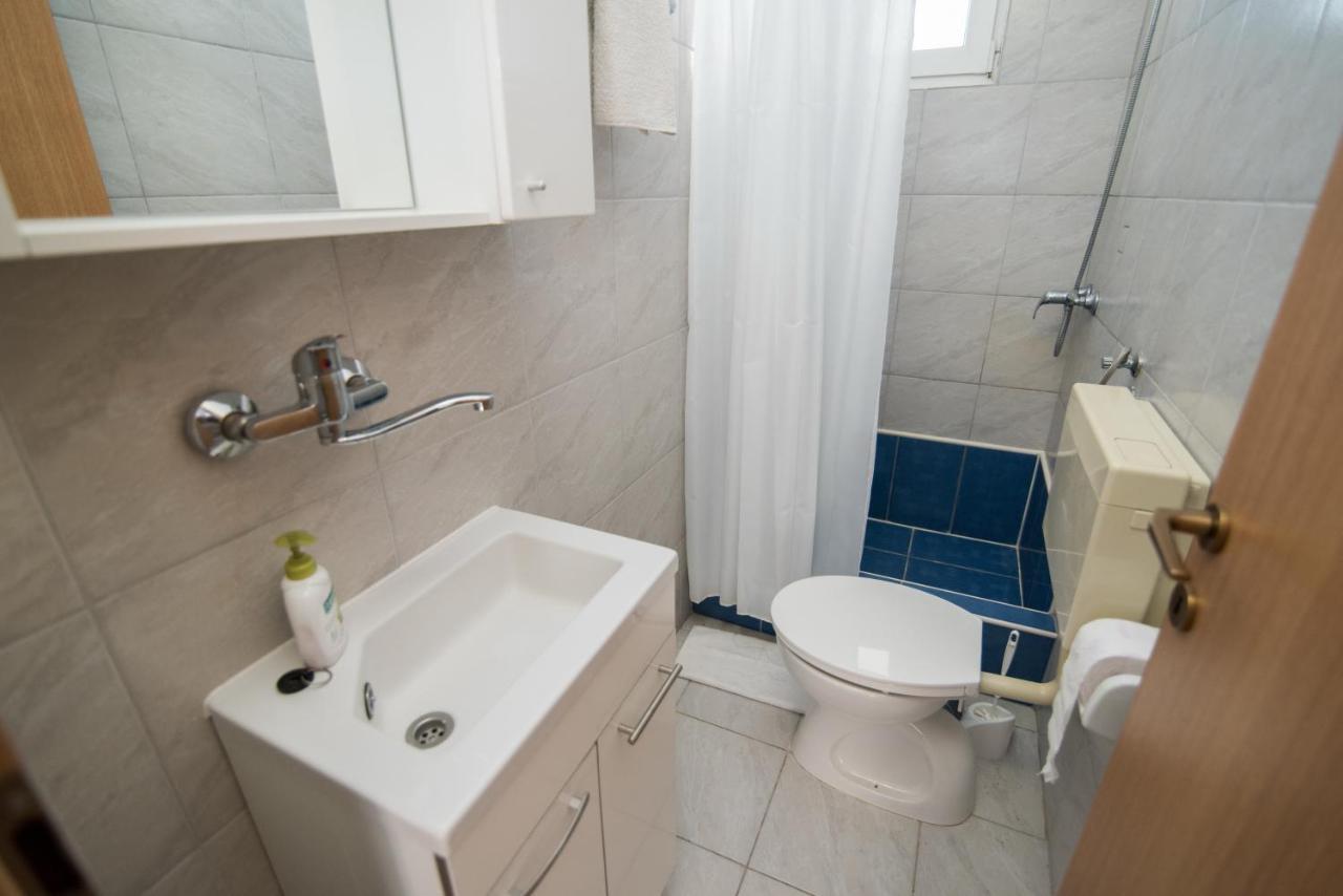 Apartments Pinija Supetar Ngoại thất bức ảnh