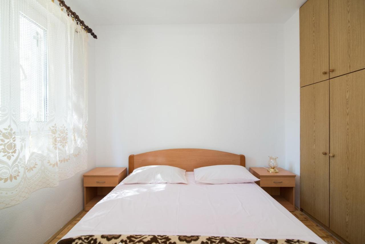 Apartments Pinija Supetar Ngoại thất bức ảnh