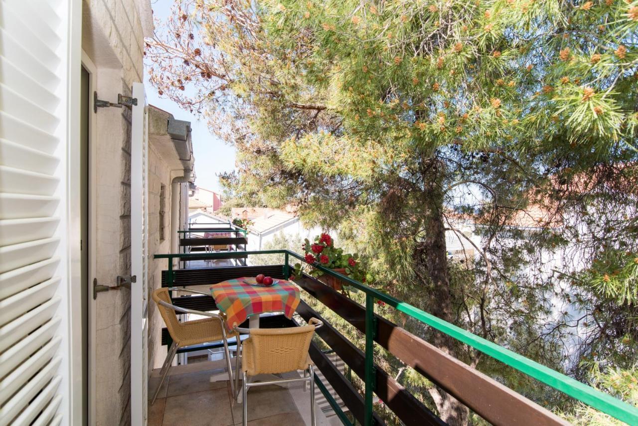 Apartments Pinija Supetar Ngoại thất bức ảnh