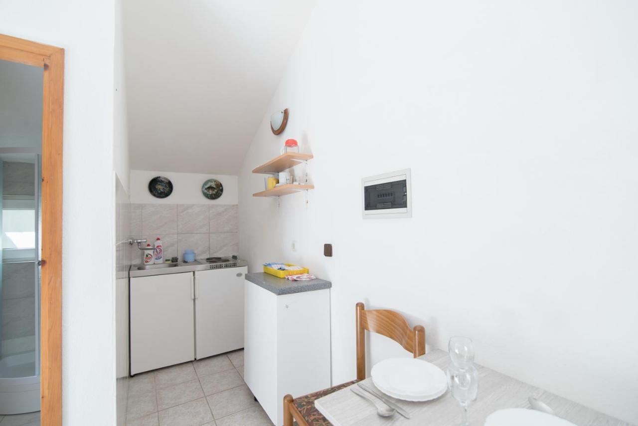 Apartments Pinija Supetar Ngoại thất bức ảnh