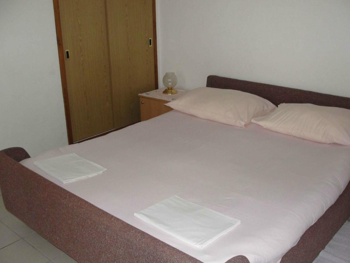 Apartments Pinija Supetar Ngoại thất bức ảnh
