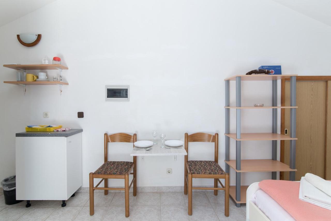 Apartments Pinija Supetar Phòng bức ảnh